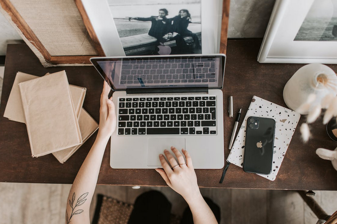 Combining AI and Human Proofreaders for Transcribing Online Business Meetings for a Cohesive Remote Workforce